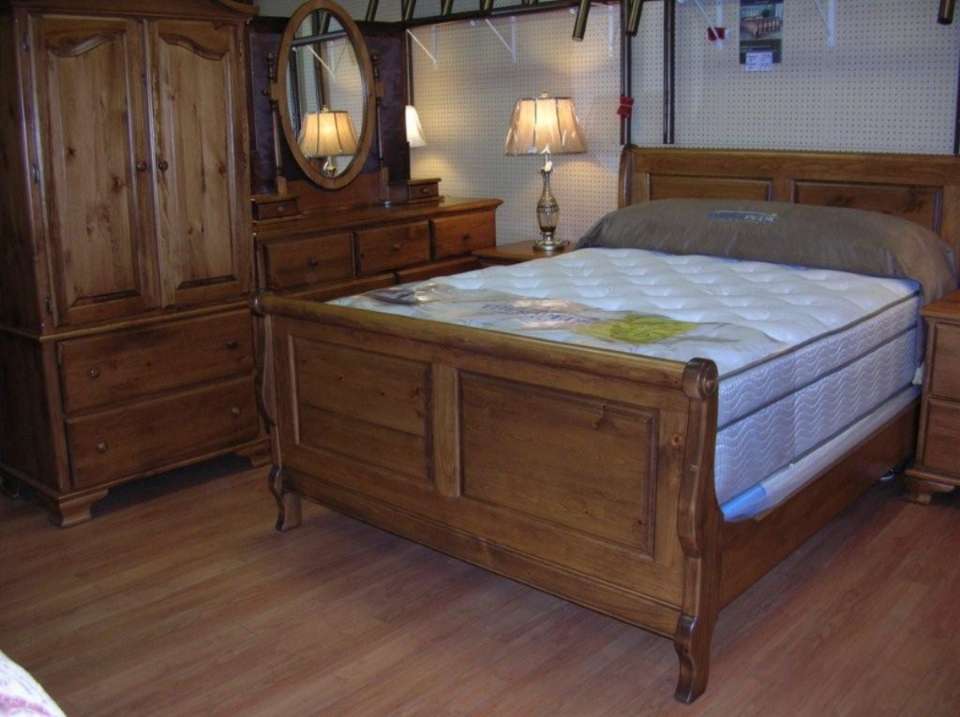 7 Pc Pine Bedroom Suite With Raised Panel Sleigh Bed